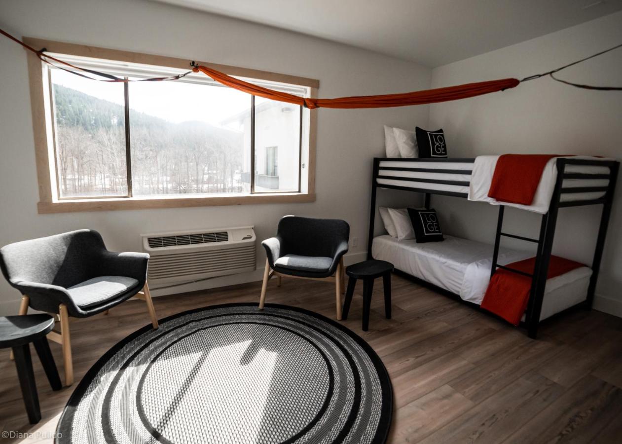 Deluxe King Room at LOGE Leavenworth Downtown