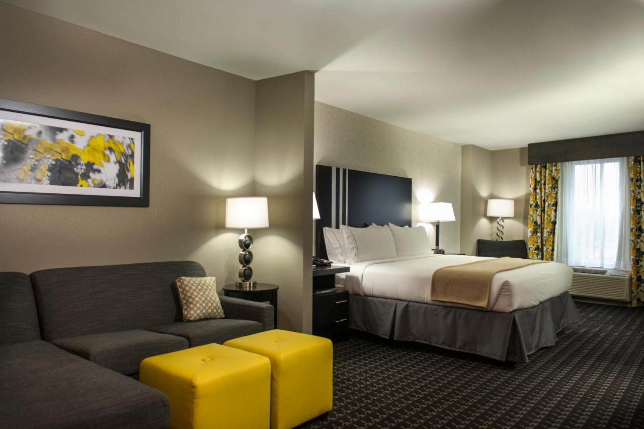 King Suite - Hearing Disability Access - Non-Smoking at Holiday Inn Express & Suites Madison Central by IHG