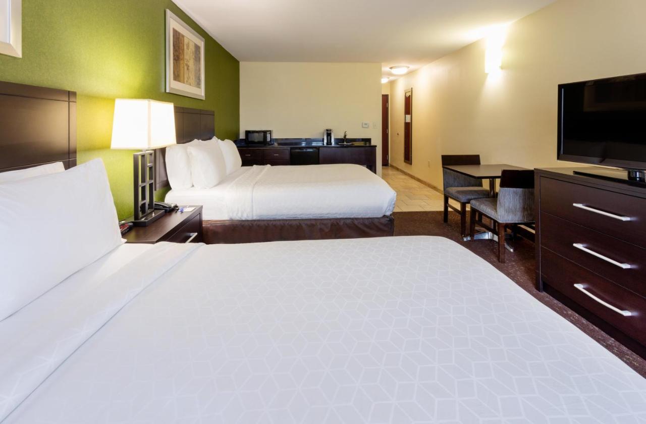 Queen Room with Two Queen Beds at Holiday Inn Express & Suites Rochester – Mayo Clinic Area by IHG