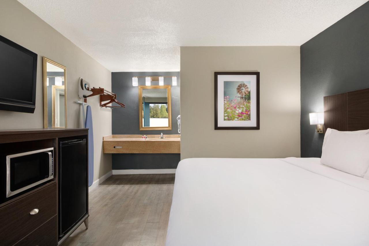 King Room - Mobility Access/Non-Smoking at Baymont by Wyndham Wilmington