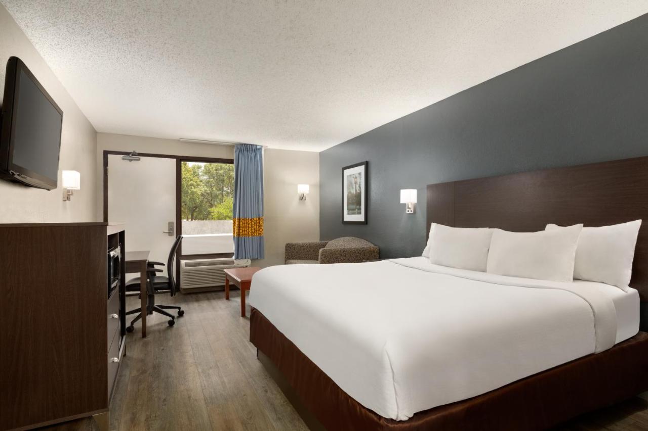 King Studio Suite - Non-Smoking at Baymont by Wyndham Wilmington