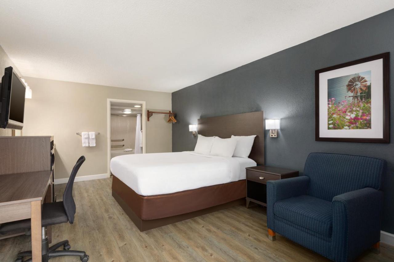 King Room - Mobility Access/Non-Smoking at Baymont by Wyndham Wilmington