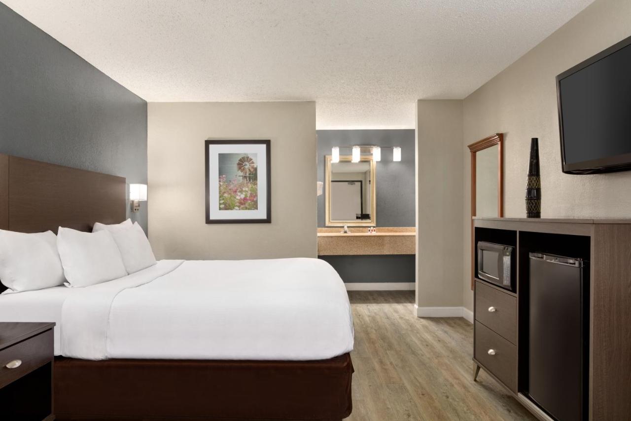 King Studio Suite - Non-Smoking at Baymont by Wyndham Wilmington