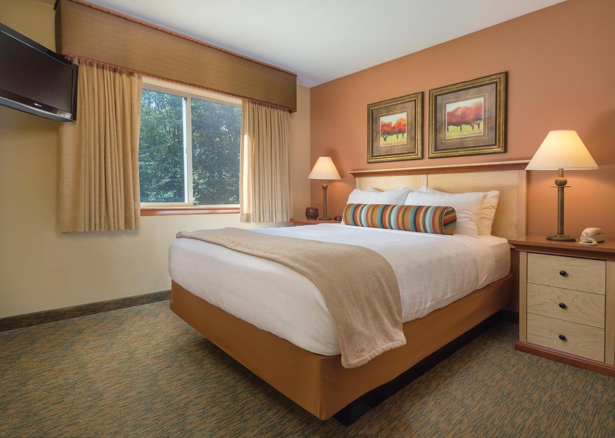 | Whispering Woods Resort, a VRI resort