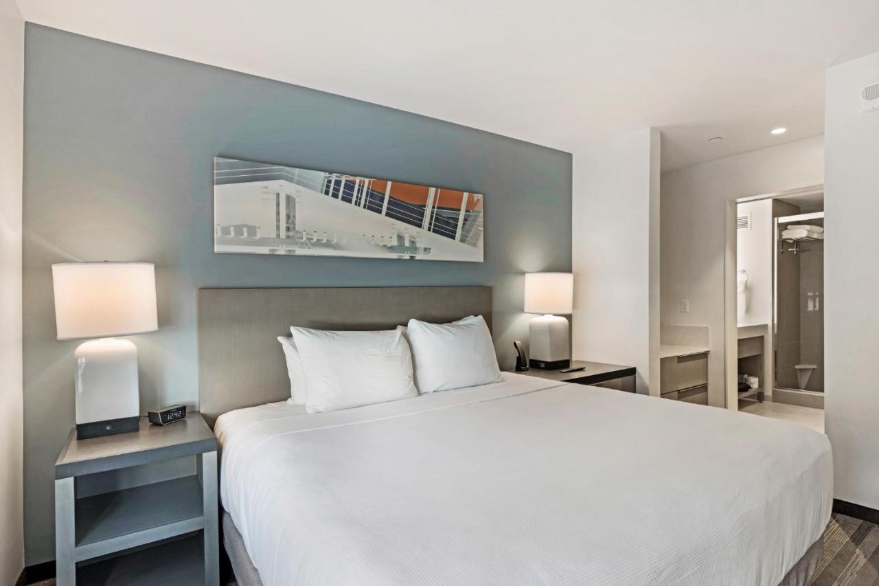 King Suite at Hyatt House LA - University Medical Center