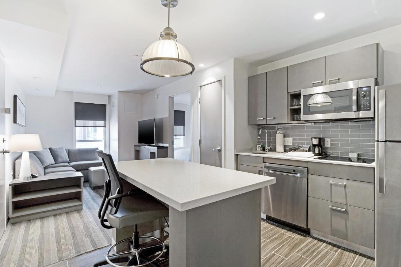 Queen Suite at Hyatt House LA - University Medical Center
