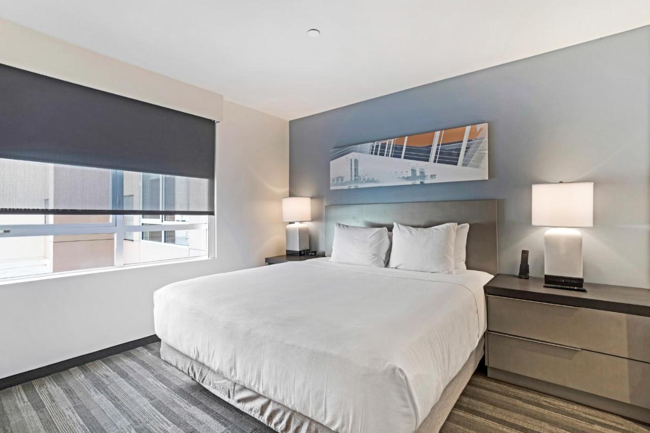 One-Bedroom King Room with Sofa Bed and Tub - Accessible at Hyatt House LA - University Medical Center