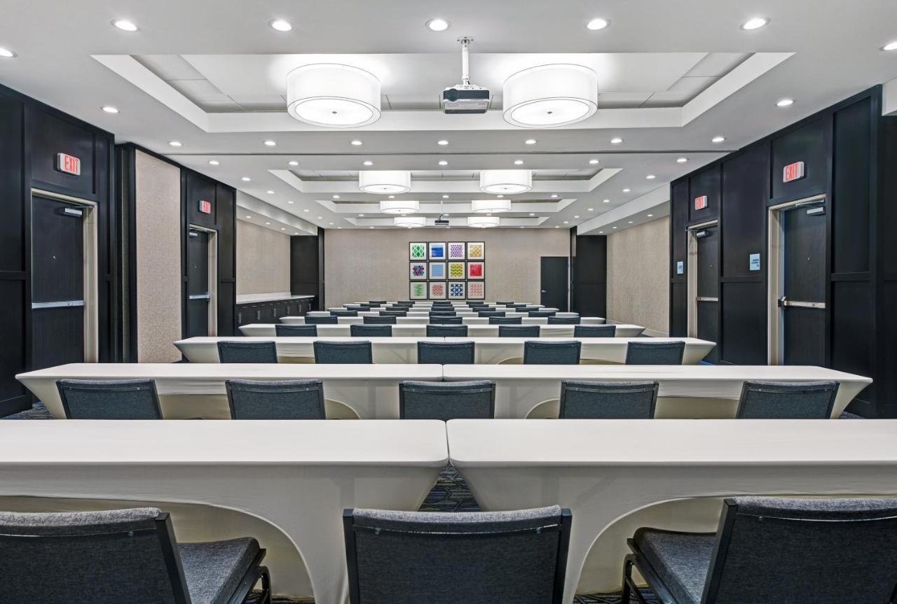 | Holiday Inn Express & Suites Memorial – CityCentre, an IHG Hotel