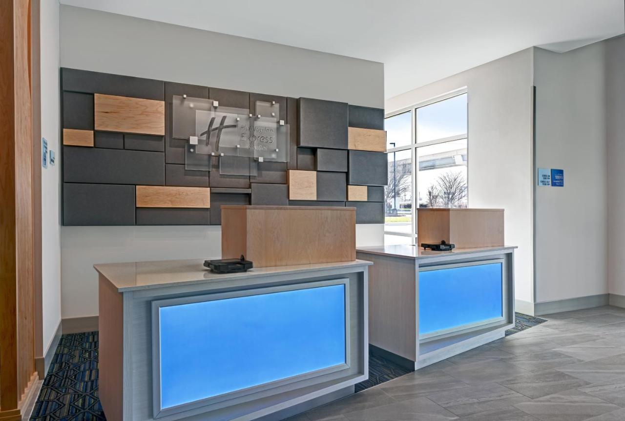 | Holiday Inn Express & Suites Memorial – CityCentre, an IHG Hotel