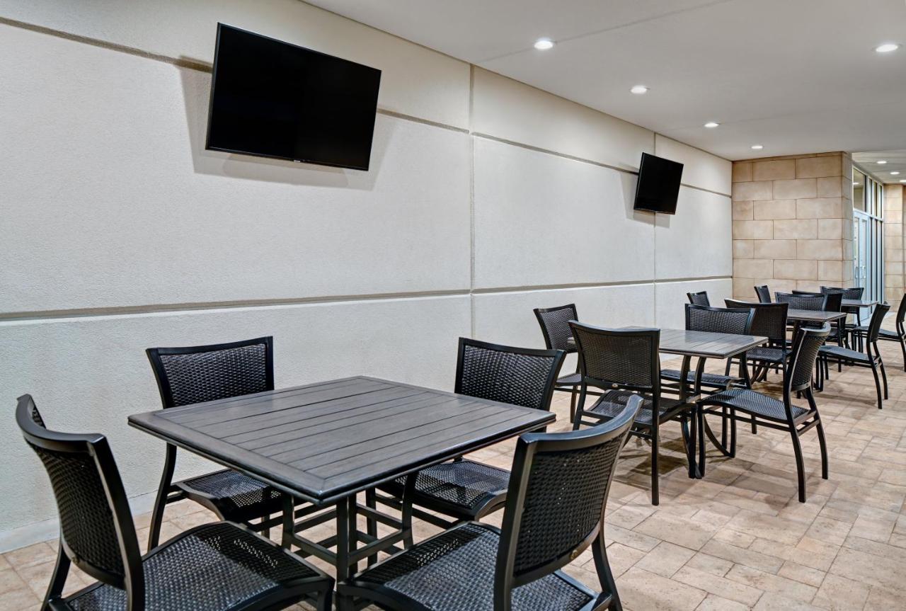| Holiday Inn Express & Suites Memorial – CityCentre, an IHG Hotel