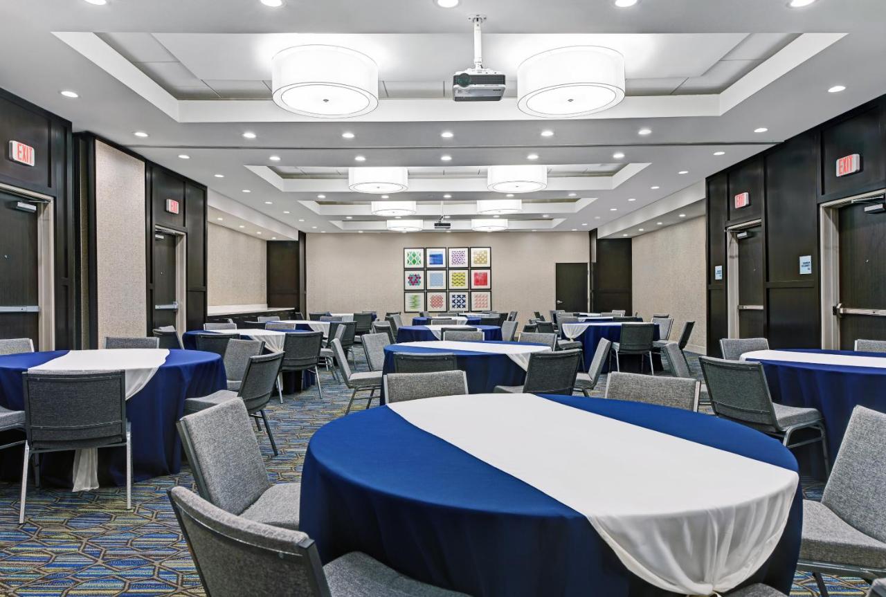 | Holiday Inn Express & Suites Memorial – CityCentre, an IHG Hotel