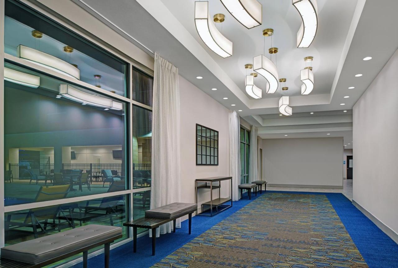 | Holiday Inn Express & Suites Memorial – CityCentre, an IHG Hotel