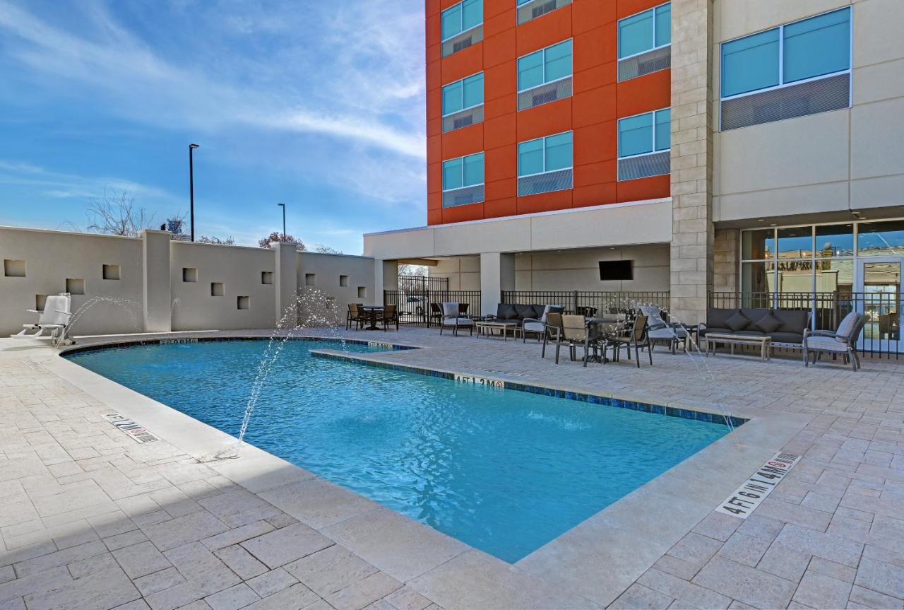 | Holiday Inn Express & Suites Memorial – CityCentre, an IHG Hotel
