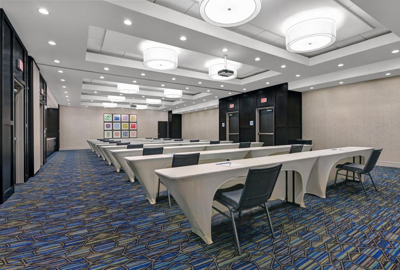 | Holiday Inn Express & Suites Memorial – CityCentre, an IHG Hotel