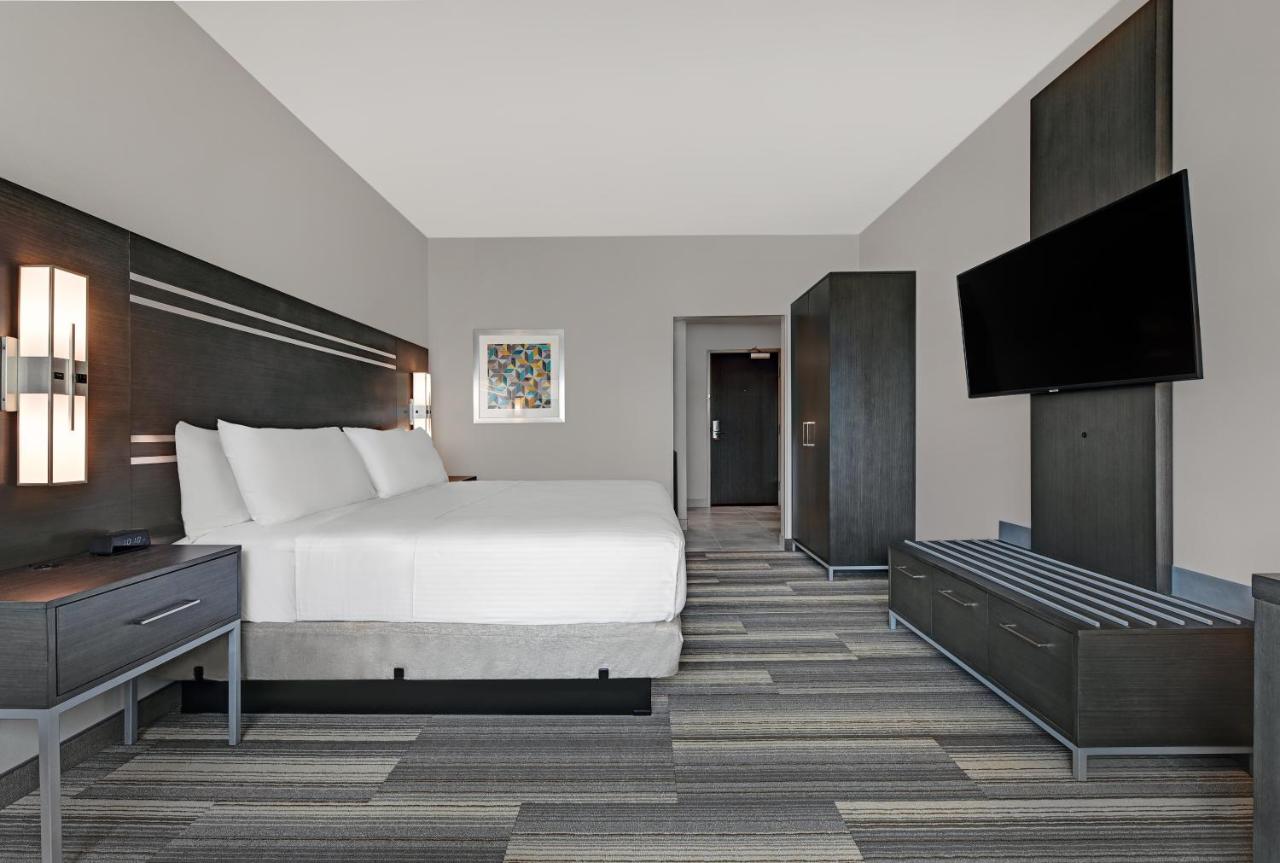  | Holiday Inn Express & Suites Memorial – CityCentre, an IHG Hotel
