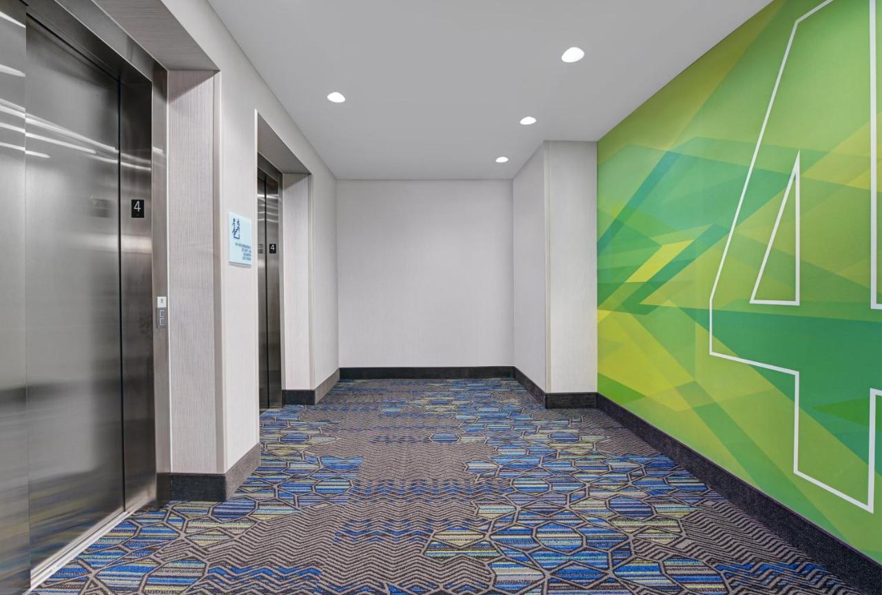 | Holiday Inn Express & Suites Memorial – CityCentre, an IHG Hotel