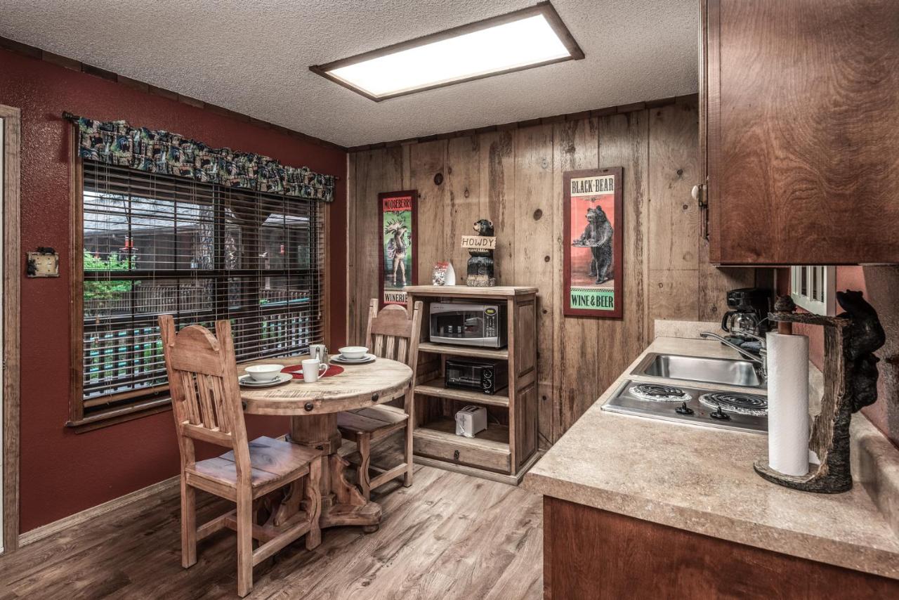 | Shadow Mountain Lodge and Cabins