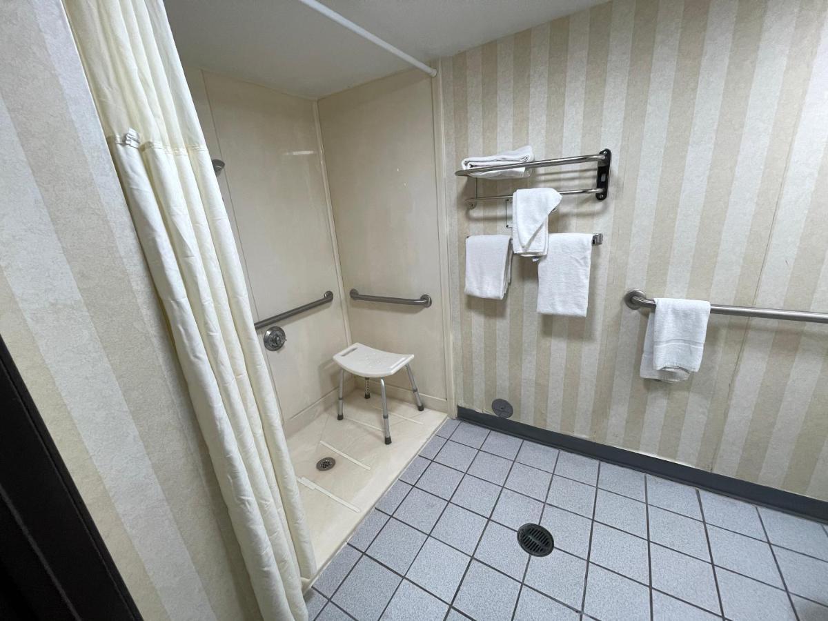 | Quality Inn & Suites North Gibsonia