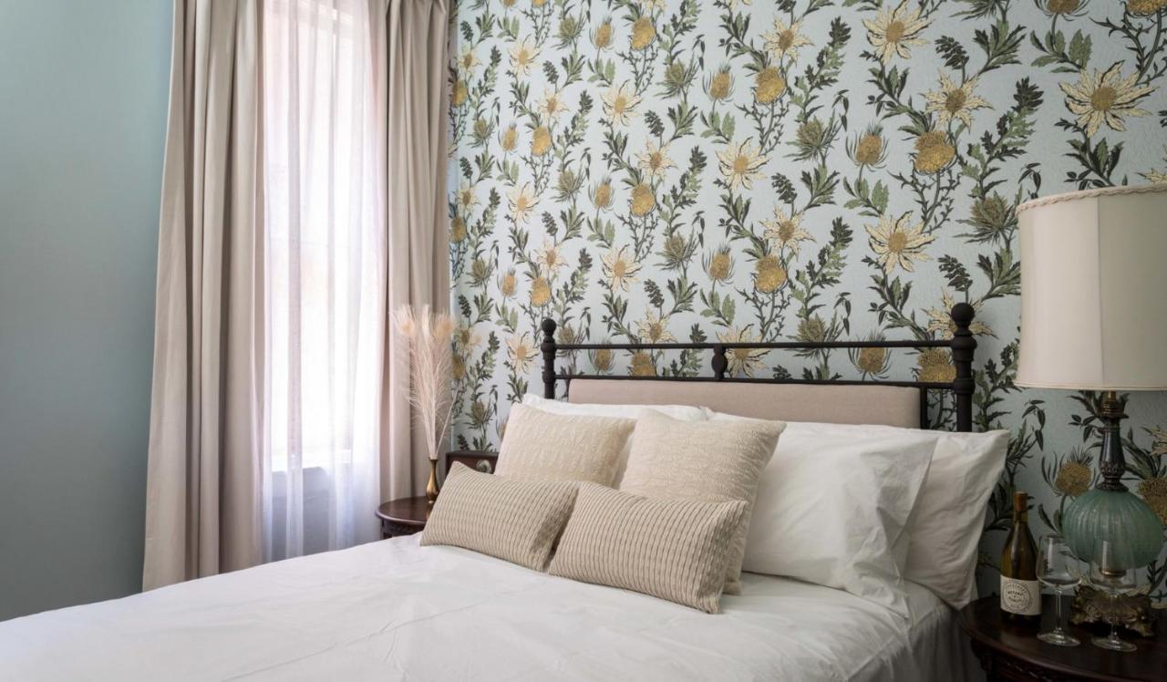 Deluxe Queen Room at National Exchange Hotel