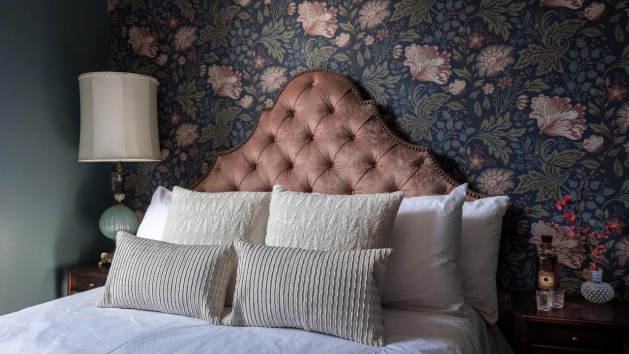 Deluxe Queen Room at National Exchange Hotel