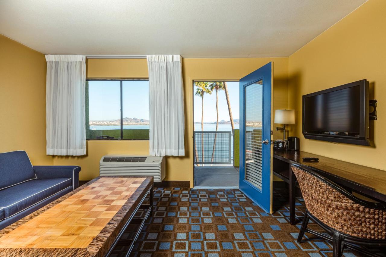 Deluxe Suite at The Nautical Beachfront Resort