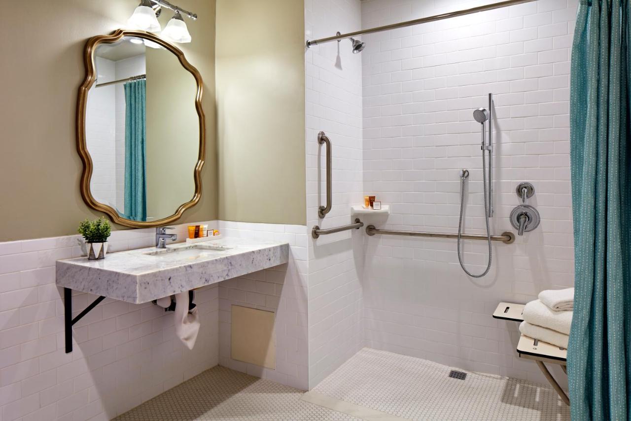 Double Room at Glorietta Bay Inn Coronado Island