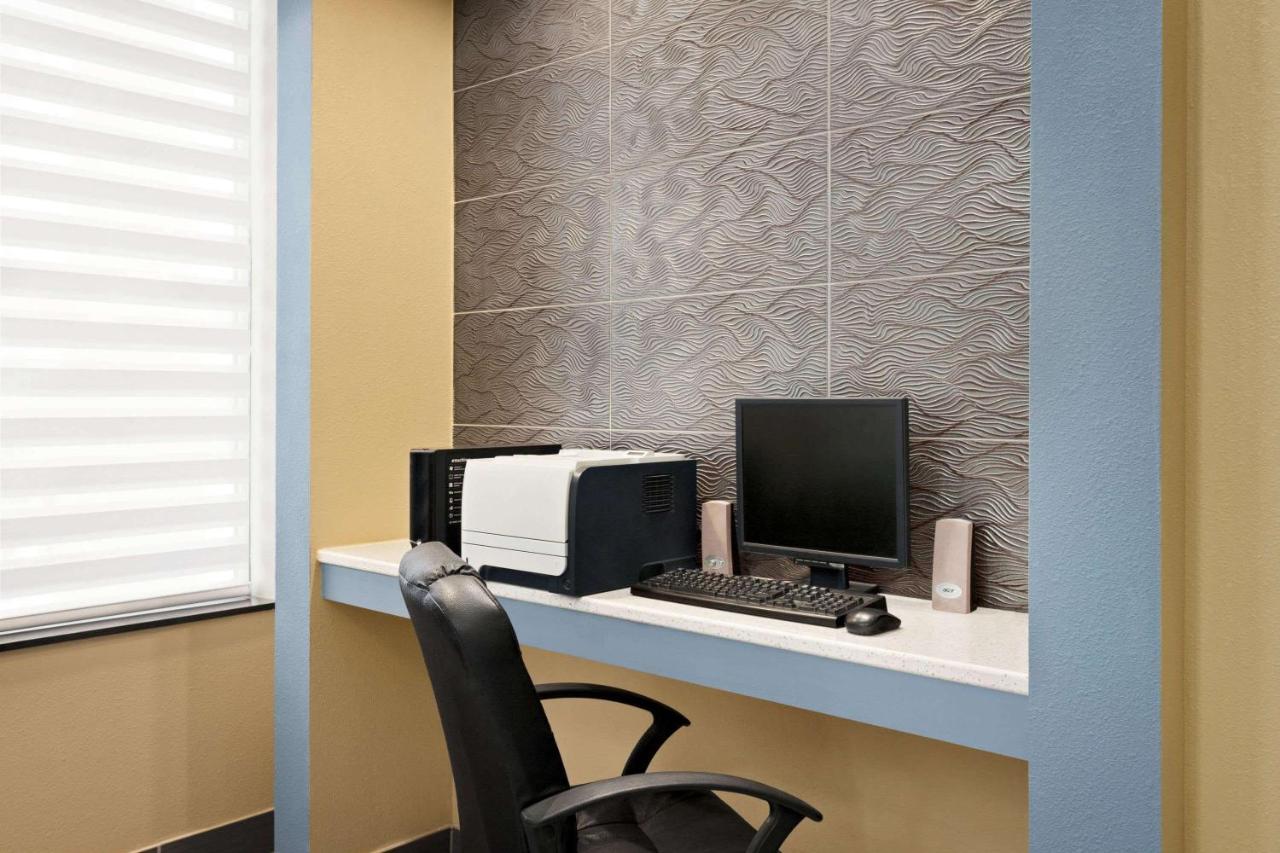 | Baymont by Wyndham Ft. Leonard/Saint Robert
