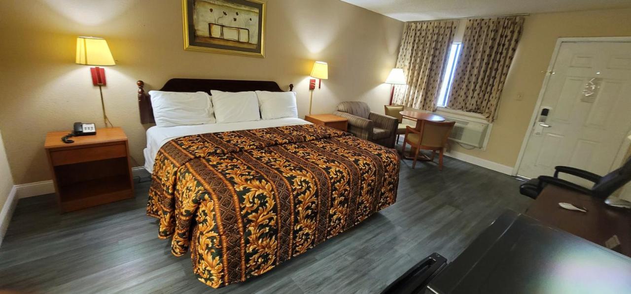 | Regency Travel Inn