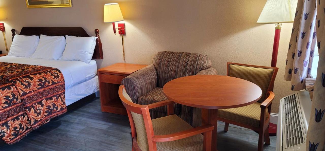 | Regency Travel Inn