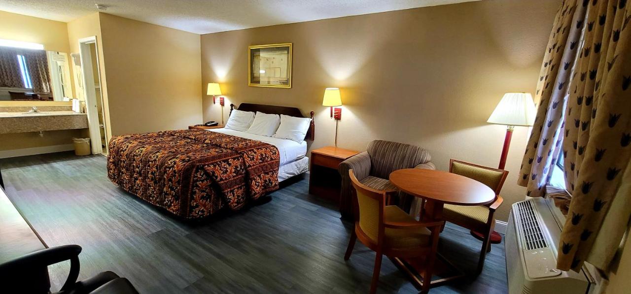 | Regency Travel Inn