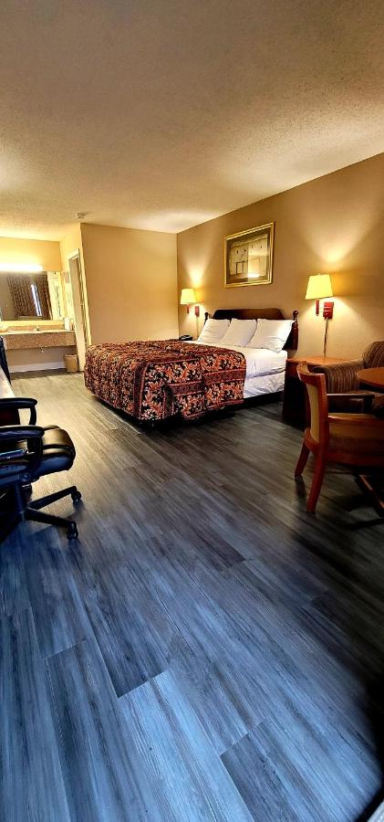 | Regency Travel Inn