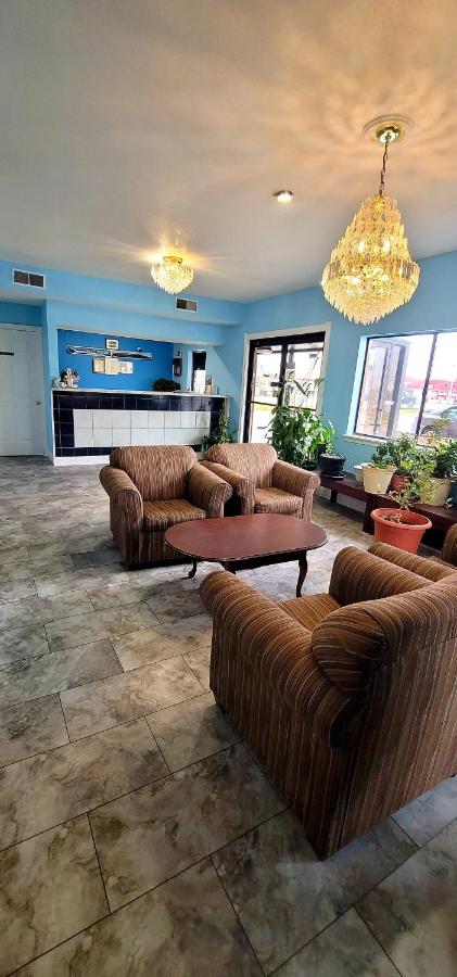 | Regency Travel Inn