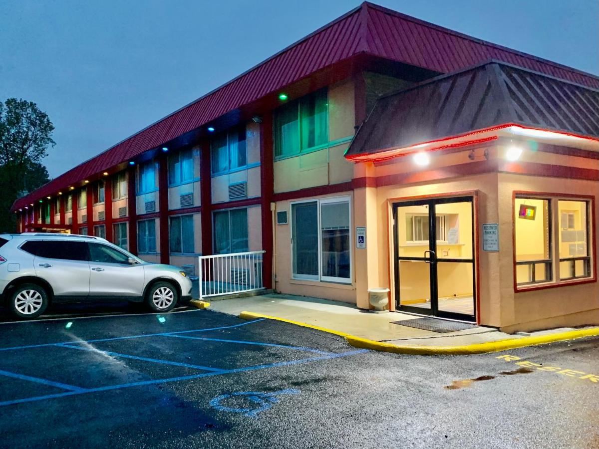 | Red Carpet Inn & Suites