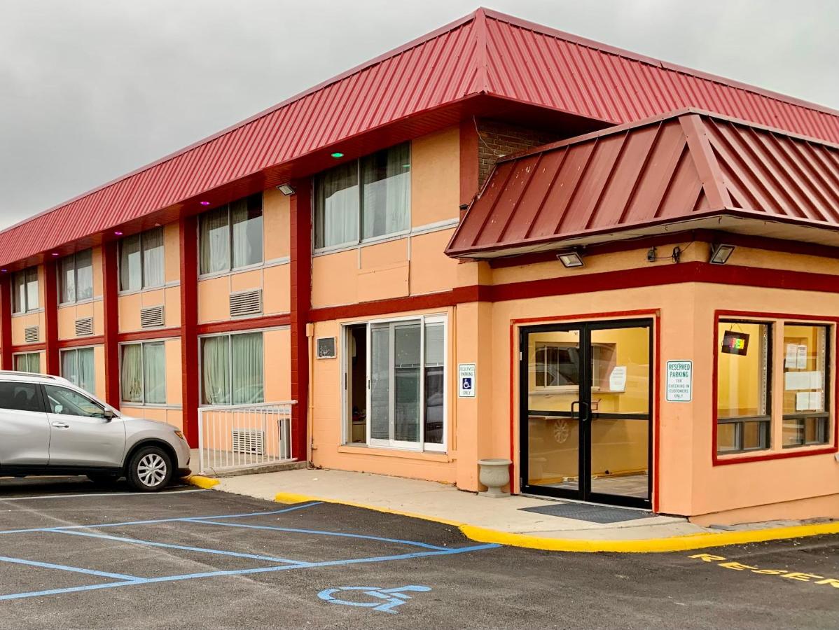 | Red Carpet Inn & Suites