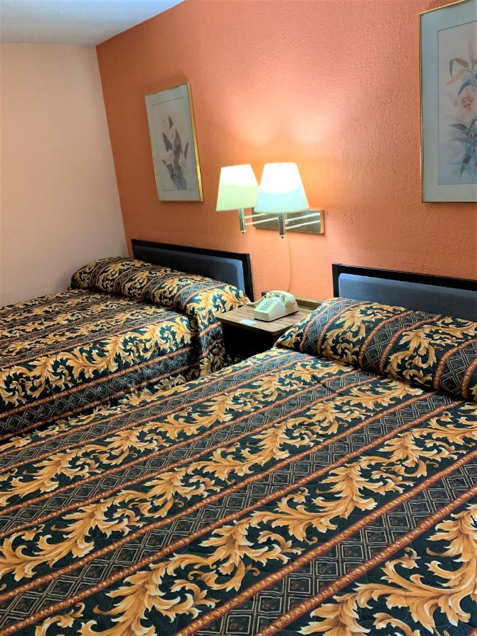 | Red Carpet Inn & Suites