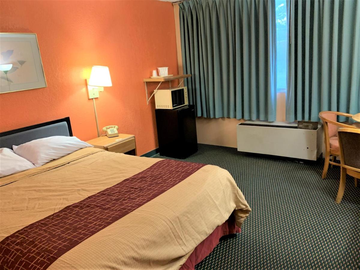 | Red Carpet Inn & Suites