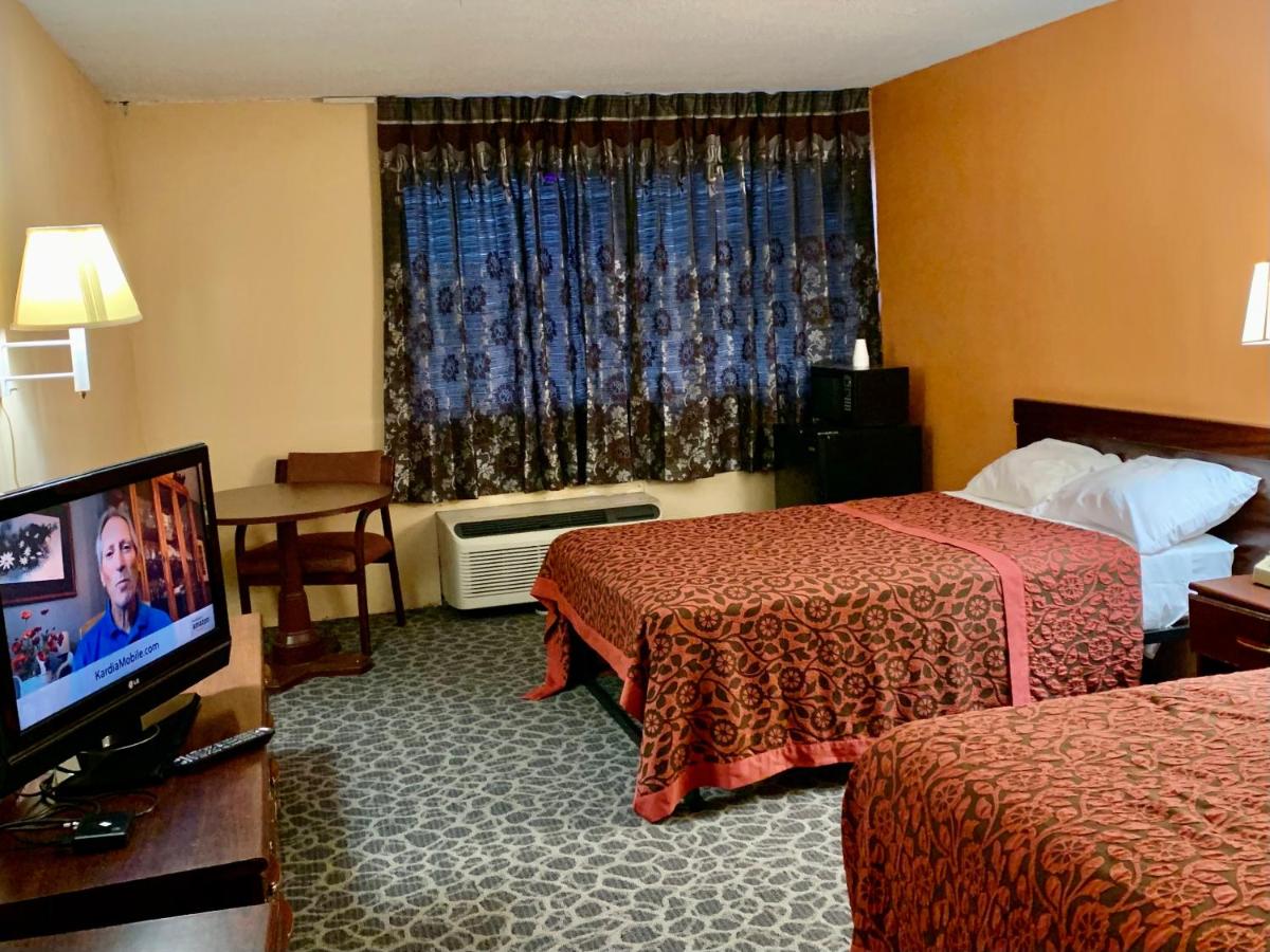 | Red Carpet Inn & Suites