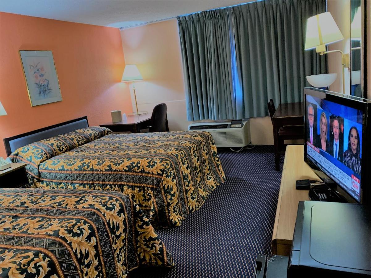 | Red Carpet Inn & Suites