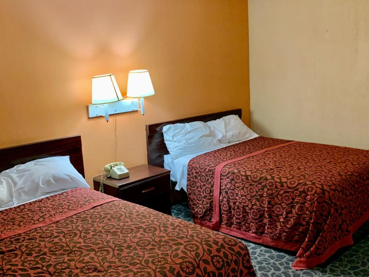 | Red Carpet Inn & Suites