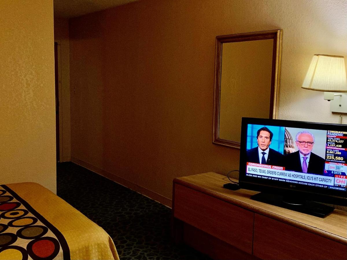 | Red Carpet Inn & Suites