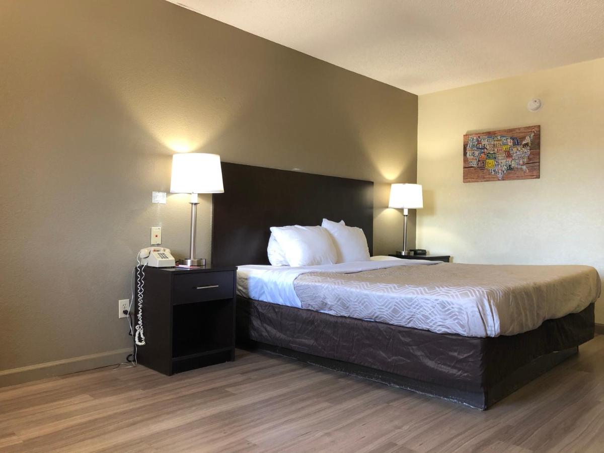 King Room - Accessible/Non-Smoking at Econo Lodge Dothan West