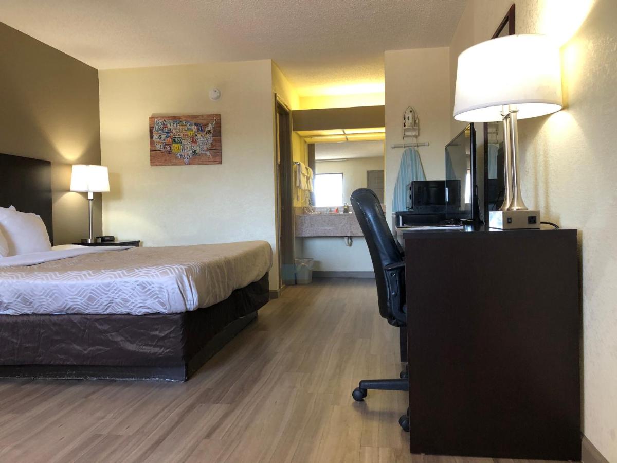 King Room - Accessible/Non-Smoking at Econo Lodge Dothan West