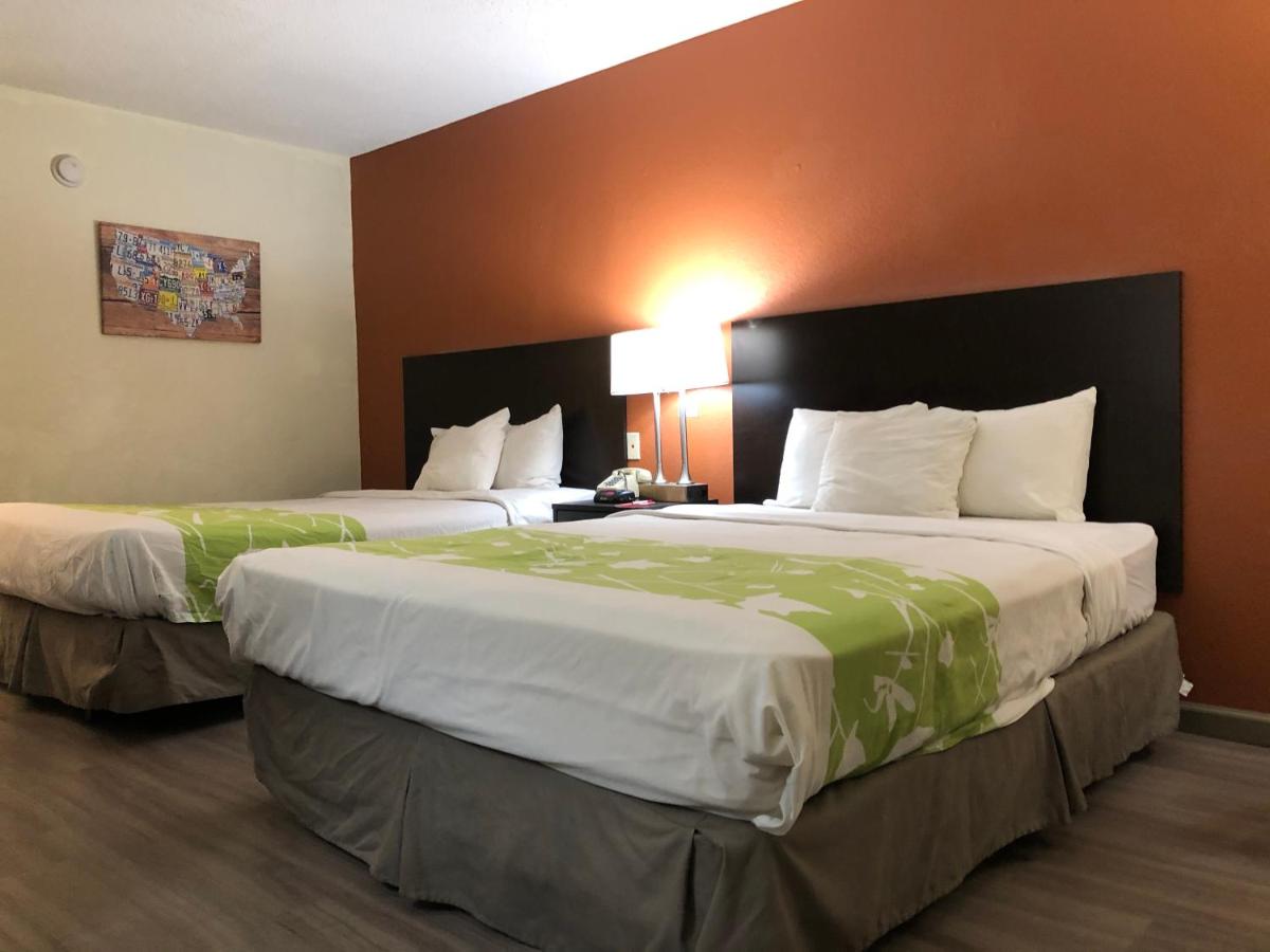 King Room - Accessible/Non-Smoking at Econo Lodge Dothan West