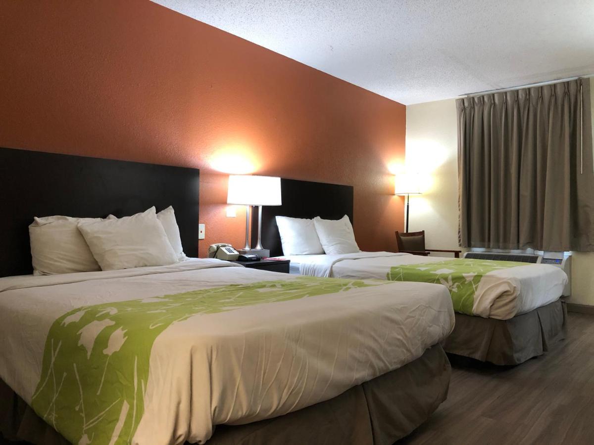 King Room - Accessible/Non-Smoking at Econo Lodge Dothan West