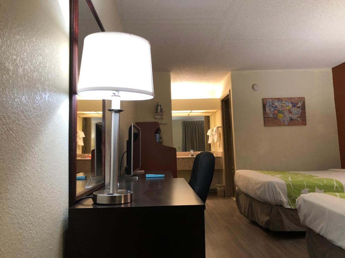 King Room - Accessible/Non-Smoking at Econo Lodge Dothan West