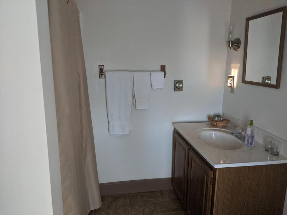  | Oak Valley Inn and Suites