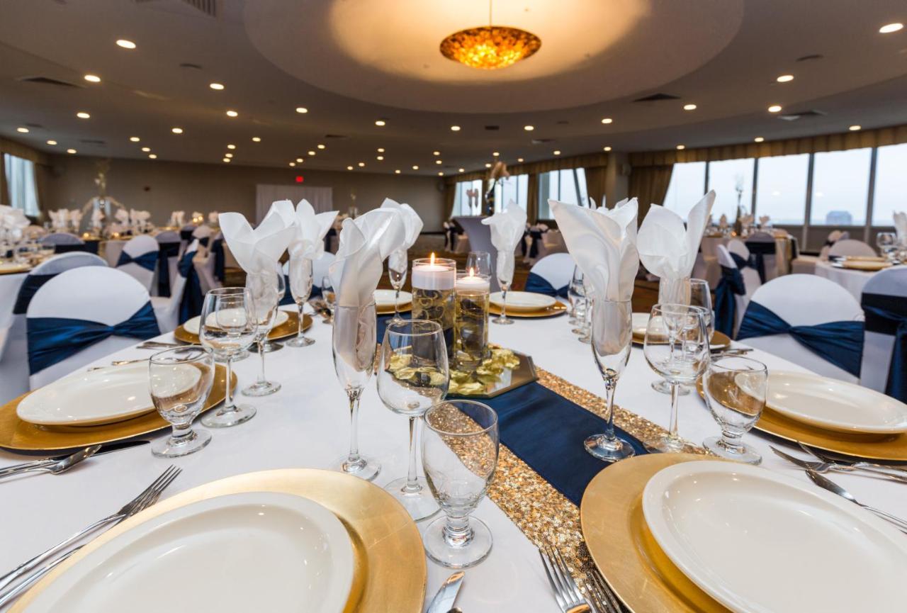 | Holiday Inn Des Moines-Downtown-Mercy Campus, an IHG Hotel