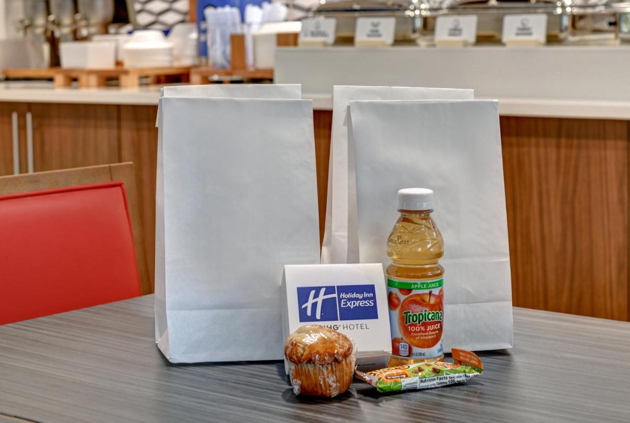 | Holiday Inn Express & Suites Memorial – CityCentre, an IHG Hotel