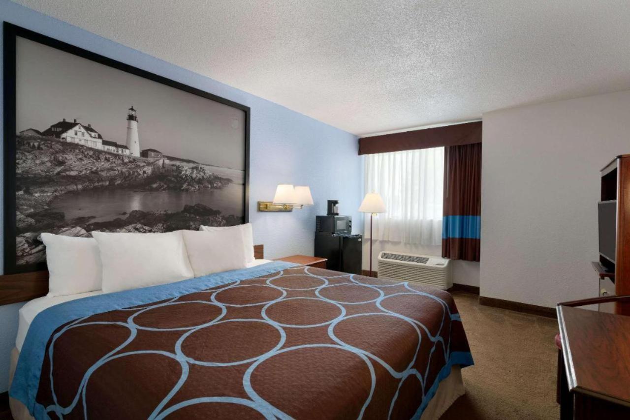  | Super 8 by Wyndham Portland/Westbrook Area