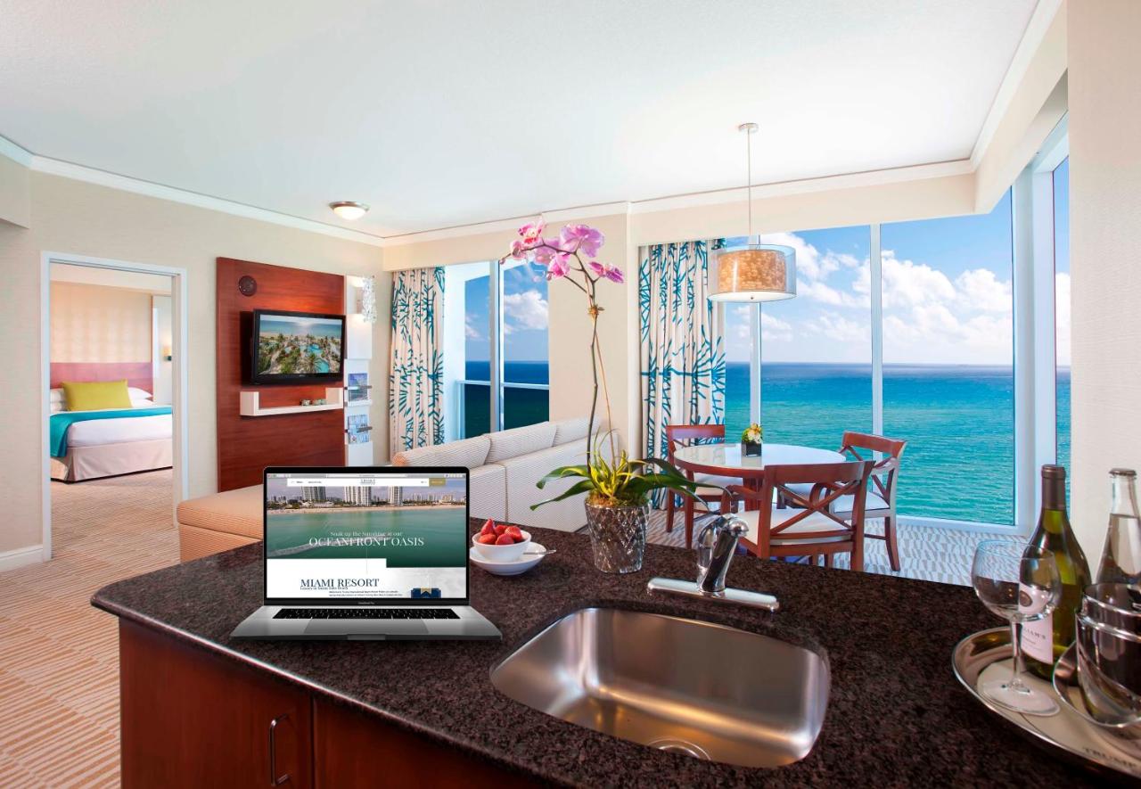 Two Bedroom Suite Ocean Front - Kitchen